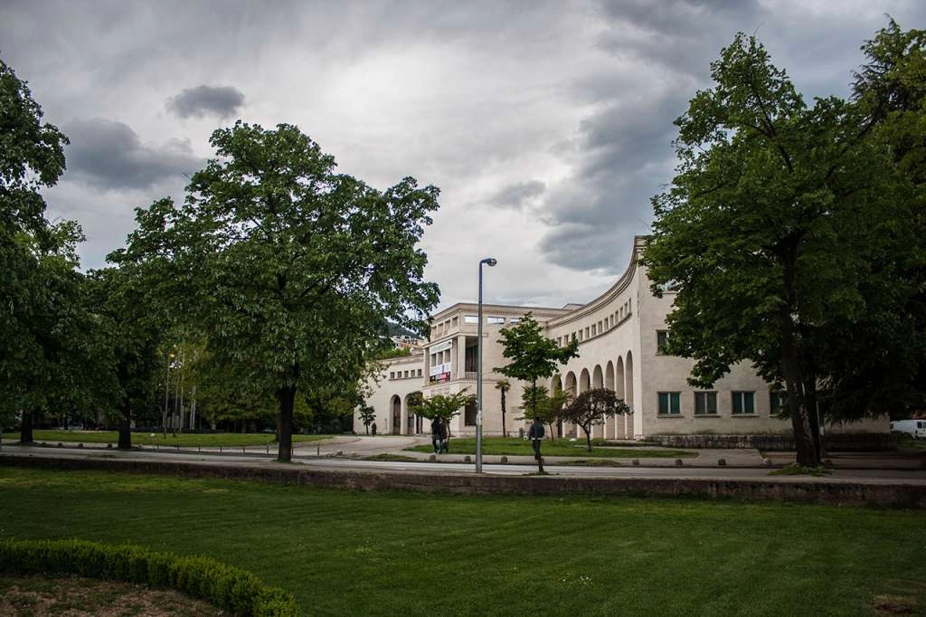 Predstava „Ko je lud“ – hit komedija koja će vas nasmijati u petak u Kosači u Mostaru